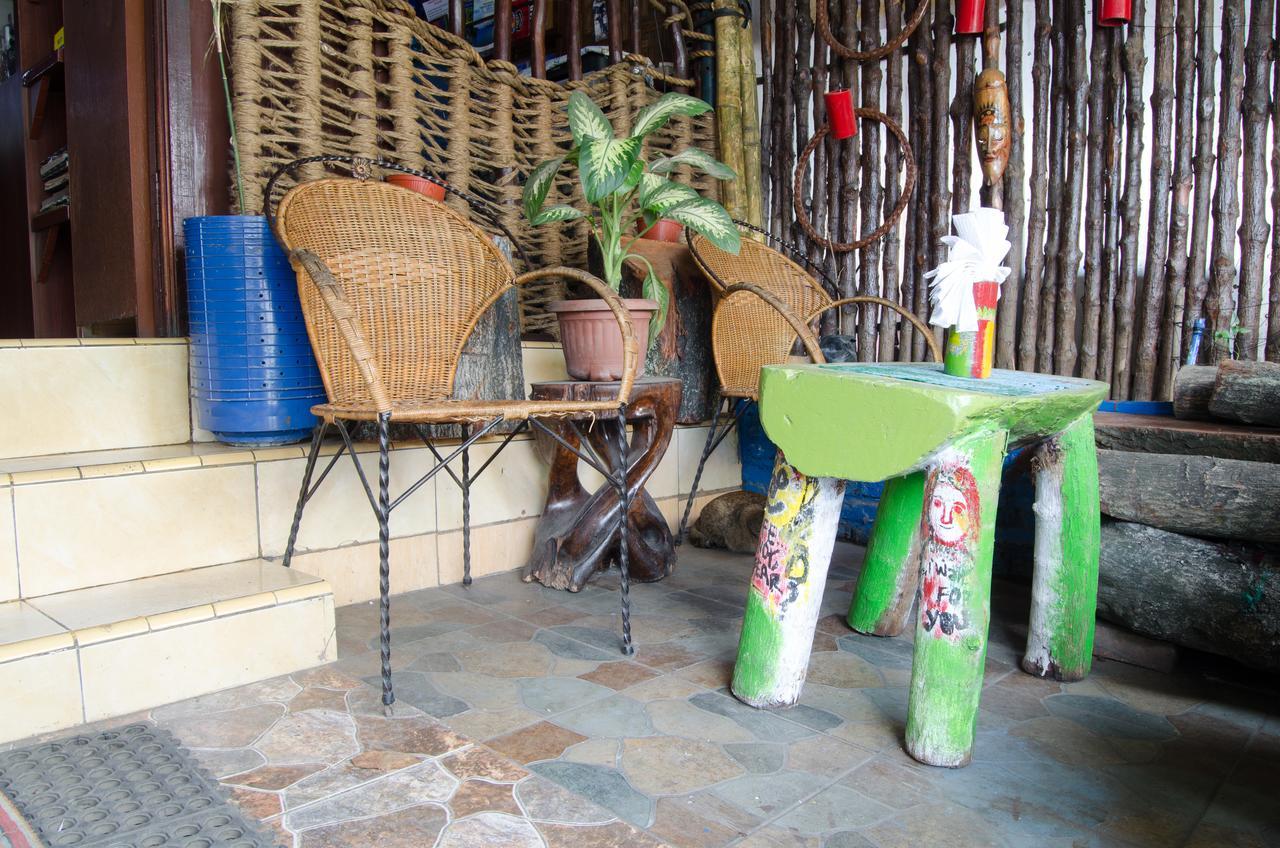 Pondok Wisata Angel Guest House Medan Exterior photo